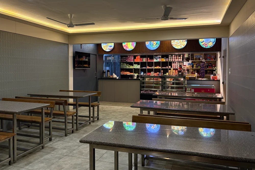 Cafeteria – image 3